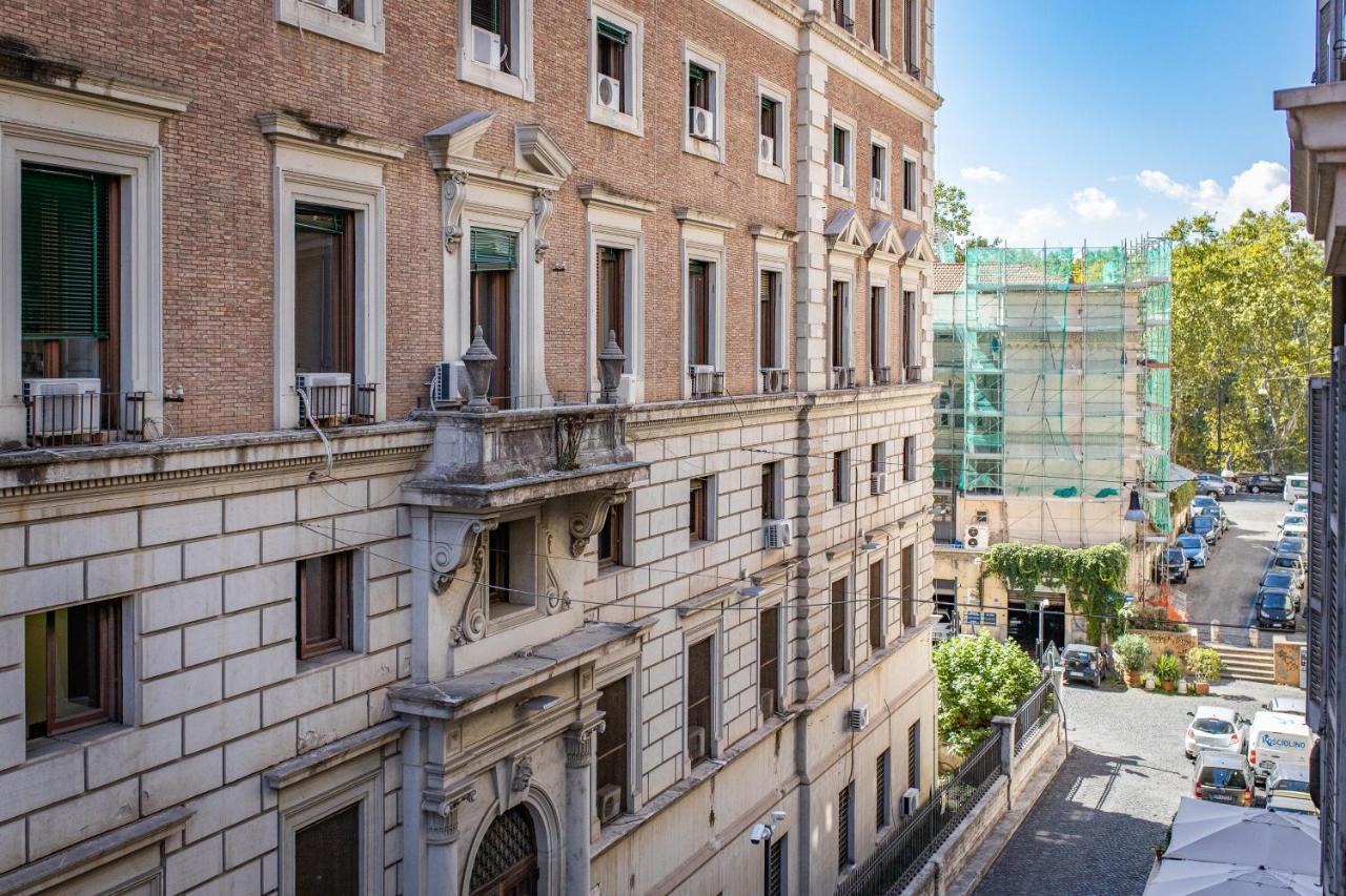 Iroome, Rome